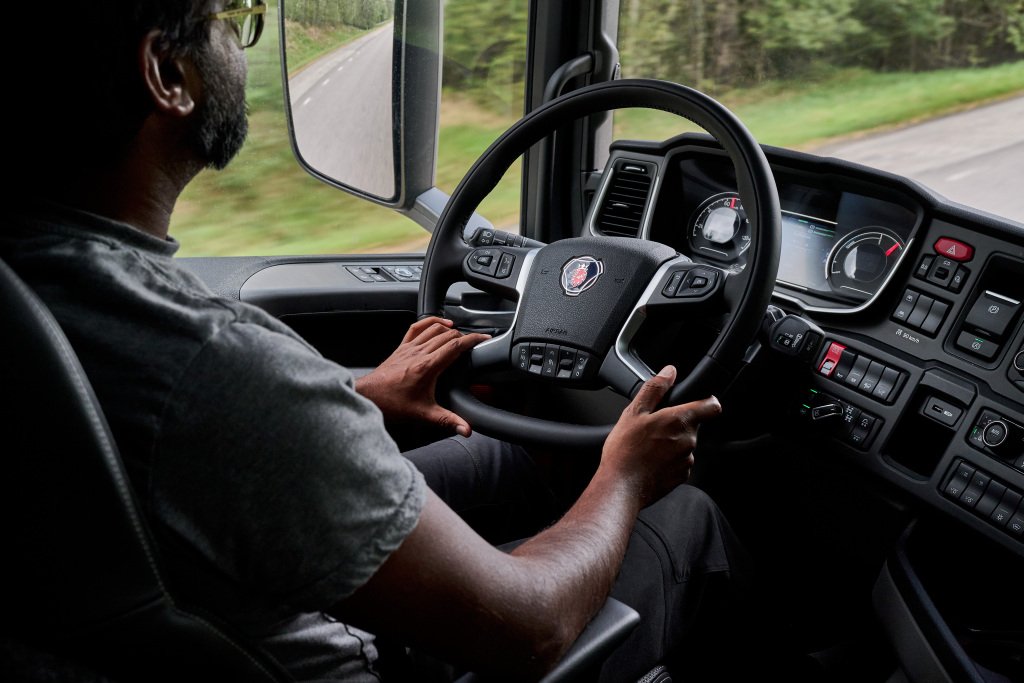 Columna de dirección, cajas de dirección, terminales, kit de pernos y más.